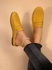 The Vibrant Yellow Loafers Feature A Three-Dimensional Pleated Soft Toe That Brightens Up The Entire Outfit. The Retro And Versatile Design With A Classic Round Toe Is Soft And Flat, Making Them Suitable For Both Commuting And Casual Wear - Yellow - View 2