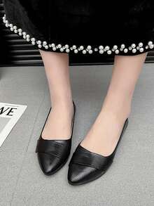 Black Snake Skin Trim Pointed Toe Shoes For Women, Fashionable Texture, Comfortable Soft Sole + Non-Slip Durable Outsole, Suitable For Commuting, Daily Wear, Light Social Occasions, Easily Paired With Suits, Dresses, Jeans For A Polished, Elegant Look - Black - View 1