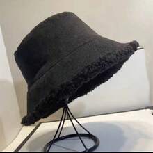 1顶时尚柔软女士双面渔夫帽，适合冬季外出和节日礼物，柔软保暖的毛绒帽，寒冷天气必备女帽