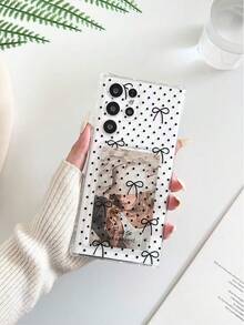 Custodia protettiva per telefono a pois e fiocco compatibile con Samsung Galaxy S25/S25PLUS/S25 Ultra/A16/A36/A26/A56/A50/A12/A32/A52/A72/A51/A21S/A13/A14/S24/S24PLUS/S24Ultra,S22/A52/A53/A54/A55/, compatibile con Xiaomi 11/12Pro/12/12X/13Pro/14Pro/15Pro/, compatibile con Redmi 10/9/Note9/12c/Note11pro/Note8Pro, antiurto