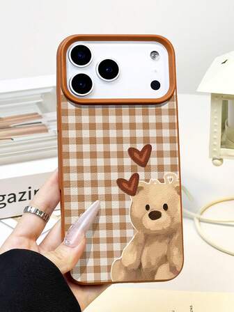 1pc Fashionable Minimalist Plaid Bear & Heart Pattern Textured Waterproof Shockproof Anti-Slip Soft Phone Case, Suitable As Birthday, Holiday Gift For Friends, Family, Couples, Compatible With Apple// Phones