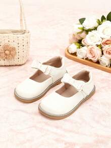 A Pair Of White Shoes With Bow - Leather Shoes,Oxford Shoes,Loafer Shoes,Flat Shoes Kids Shoes,Shoes,Girls Shoes,Girl Shoes,Zapatos De Niña,Toddler Girl Shoes,Kid Shoes,Zapatos Para Niñas,Shoes For Girls,Zapatos De Niño,Zapatos,Zapatos Para Niña,Kids,Shoes Kids,Zapatos De Niñas,Zapatos Para Niños,Little Girl Shoes,Zapatos Niña,Zapatos De Niños,Girls Dress Shoes,Girls,Flats,Zapatos Niñas,Toddler Girl,Shoes Girls,Loafers For Toddler & Little Girls & Little Boys | Ideal For School Day,Field Trip,After-School Playdate,Birthday Party,Family Brunch,Picnic,Church Service,Holiday Gathering,Art Class,Library Visit,Park Stroll,Weddings,Outings,Special Occasions,Christmas,New Year Celebrations - 3340 Trắng - Xem 4