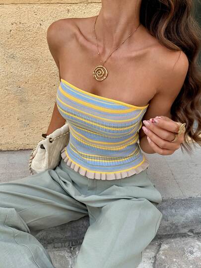 MORI 2026春夏新款女装浅蓝色柠檬黄条纹露背针织上衣，荷叶边下摆，针织面料，适合海滩度假、俏皮活泼、复古慵懒、性感波西米亚风、海滨浪漫之旅、户外野餐、咖啡聚会、音乐节、嘉年华、派对、情人节、约会等场合。