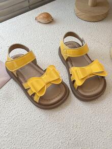 2026 New Girls Shiny 3D Bow Leather Non-Slip Open Toe Multi-Strap Flat Sandals, Fresh Sweet Energetic, Suitable For Daily Wear, School And Holiday Celebrations - Yellow - View 5