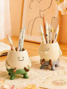 Suport pentru pixuri drăguț cu desene animate - organizator multifuncțional pentru papetărie, design adorabil cu figurină albă plină de viață, linii netede ale picioarelor, ideal pentru depozitarea pixurilor, creioanelor, markerelor, evidențiatoarelor etc. Decor perfect pentru birou pentru studenți, lucrători la birou, studiu acasă și spații de lucru, adăugând distracție și farmec spațiului dvs., menținând în același timp biroul ordonat. Potrivit și pentru decorarea camerei, a casei și a biroului.