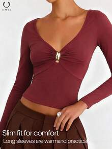 U MII 女士情人节浪漫酒红色深V领扭结上衣，长袖修身金属扣约会之夜衬衫 - 酒紅色 - 查看 2