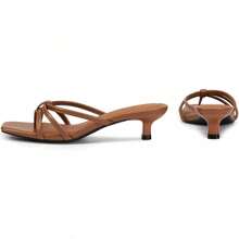Women's Strappy Kitten Heels Square Toe Flip Flop Low Heels Slip On Thong Heeled Sandals The Thong Design And Thin Straps Of These Flip Flop Heels Divide The Instep Vertically, Making Your Legs Look Longer And Slimmer, Creating A Modern And Attractive Foot Silhouette - màu nâu - Xem 5