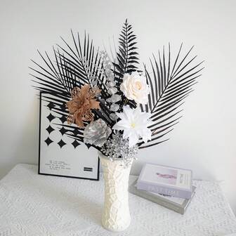 1 set/5 piezas Decoración floral moderna en negro y dorado, combinada con hojas plateadas, centro de flor artificial, acentuada con sedos, adecuada para el hogar contemporáneo, la repisa de la chimenea o la decoración de la oficina