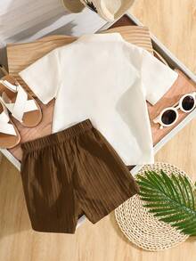 Set de 2 piezas: Camisa de manga corta con botones y estampado para niños pequeños, con tela a rayas texturizada. Pantalones cortos de unicolor con cintura elástica, adecuado para uso diario casual y salidas - Albaricoque - Ver 3