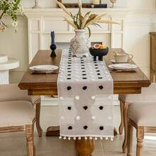 Camino de mesa rosa de 70 pulgadas para San Valentín con pompones, gasa rústica, mantel largo de encaje para bodas, fiestas, baby showers, decoración del hogar y vacaciones. - Blanco - Ver 4
