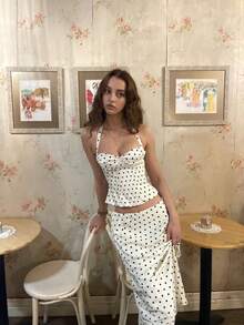 Bộ áo và chân váy hở lưng họa tiết chấm bi Pháp mùa hè VIBEWAVE gồm áo và chân váy. - trắng - Xem 2