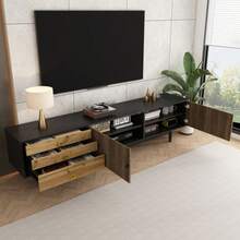 TV Cabinet, Lowboard With Door Panels Featuring A Water Wave Pattern And Three Drawers In A Wood And Black Color Scheme. - 自然色 - 查看 4
