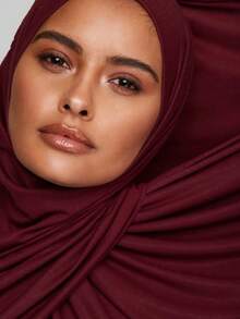 Lenço feminino clássico, simples e elegante, em cor sólida, com acabamento em viscose jersey de alta qualidade (1 unidade), estilo turbante longo, ideal para o dia a dia, passeios e encontros. - Borgonha - Ver 3