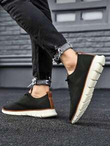 男士轻便透气网面运动鞋，黑色时尚休闲鞋，舒适大码男士乐福鞋