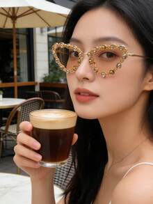 AOOBCC 1 件装金属猫眼水钻装饰时尚女士眼镜，时尚日常和节日穿着，奢华水钻装饰猫眼金属框架时尚眼镜，独特的派对和 T 台金属蝴蝶风格时尚眼镜，几何手工水钻时尚眼镜，适合跨境时尚风格 - 香檳色 - 查看 5