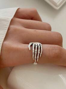 1pc Gothic Style Alloy Knuckle Skeleton Hand Bone Design Unisex Ring - Silver - View 2