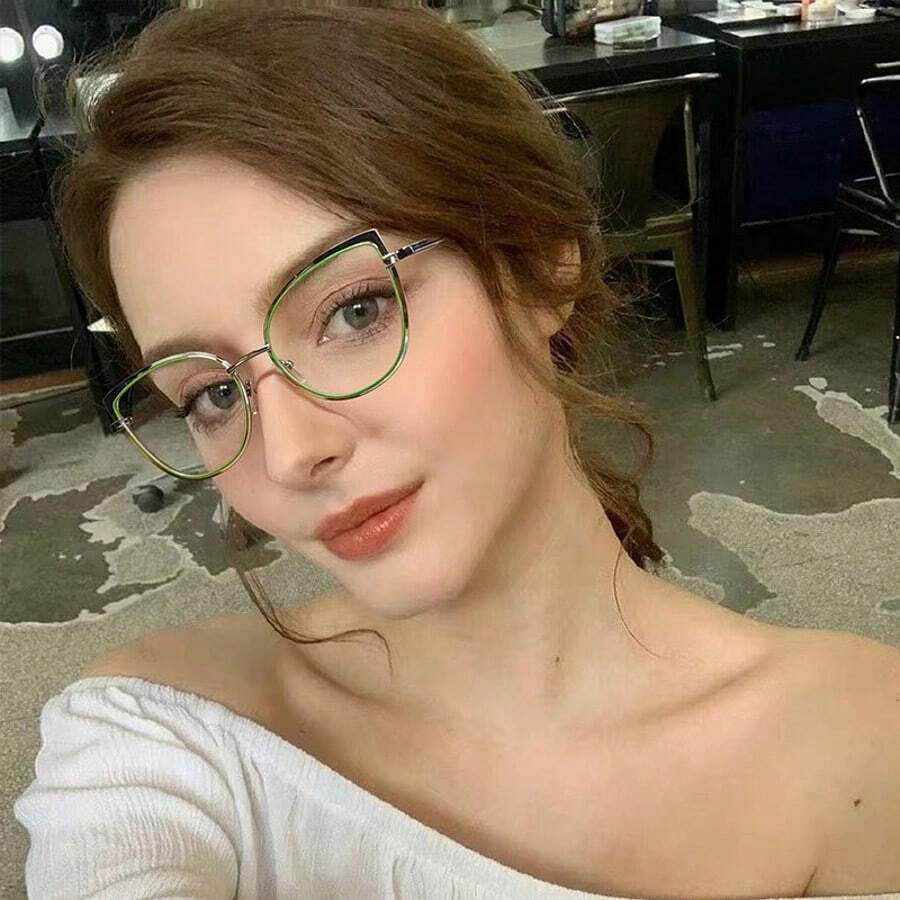 一副多功能女士金属猫眼变色时尚眼镜,可根据户外光线改变颜色,消除室内电脑屏幕眩光,时尚百搭,适合夏季海滩度假、户外活动和旅行。 - 彩色 - 查看 1