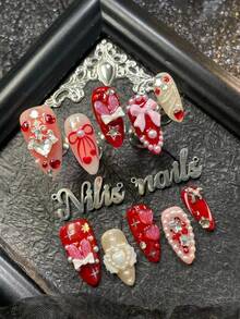 10件套手工杏仁形亚克力美甲贴片，包含红色、米色和粉色美甲图案，粉色扎染，3D蝴蝶结，心形水钻，珍珠，星星和其他美甲装饰品。 - 紅色 - 查看 3