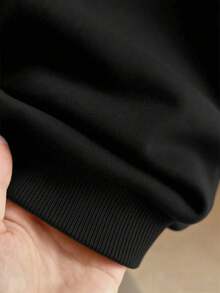 2026 Premium Apparel[Half-Zip Fleece-Lined Mock Neck Hoodie: Sleek Warmth, A Fall/Winter Relaxed Style Essential] This Half-Zip Hoodie Centers On Fleece-Lined Air-Layer Fabric-Its Smooth Outer Surface Feels Gentle Against Skin (Perfect For Sensitive Complexions), While The Inner Fleece Traps Mild Warmth (Ideal For 41–59°F Fall/Winter Days). It's Breathable Enough To Avoid Stickiness Or Bulk, Whether You're Sitting Through Work Commutes Or Running Light Errands. The Signature Half-Zip Mock Neck + Oversized Drop-Shoulder Design Suits Versatile Looks: The Half-Zip Adjusts Neckline Coverage To Flatter Shoulder/Neck Lines; The Drop-Shoulder Cut Softens Broad Shoulders, And The Large Pocket Balances Practicality With Laid-Back Charm. The Classic Black Hue Exudes Sleek Edge-Pair It Alone With Distressed Jeans For A Cool Vibe, Or Layer It Under Outerwear Without Bulk, Seamlessly Fitting Daily Commutes, Outings, Or Coffee Dates. With Long-Lasting Stretch (No Pulling When Reaching Or Bending) - 黑色 - 查看 3