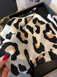 1pc Vintage And Fashionable Leopard Print Animal Print Satin Square Scarf Headband Bandana, Versatile Women's Silk Imitation Scarf Shawl For Tourism, Vacation, Leisure, And Leisure,Head Scarf, Daily Commuting Small Collar, Fashionable Handbag Decoration Bag Ribbon, Holiday Gift For Mothers And Elders - 1pcs - 查看 3