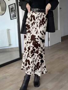 Falda midi de línea A casual y elegante para mujer, con un patrón único de estampado de vaca, de tela de poliéster sin estiramiento - Blanco - Ver 1