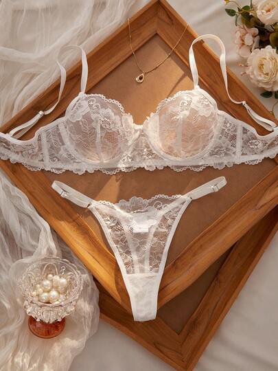 性感内衣情人节新娘礼服：欧美法式白色蕾丝文胸套装，中心蝴蝶结带粘性钢圈固定胸罩+日式蕾丝丁字裤，透气孔设计，春夏穿着不闷热，舒适顺滑