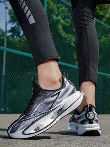 男士休闲跑步鞋,时尚简约风格,系带设计,舒适轻便,适合运动、户外、通勤、休闲、跑步训练,是健身爱好者的必备单品。 - 白黑 - 查看 12