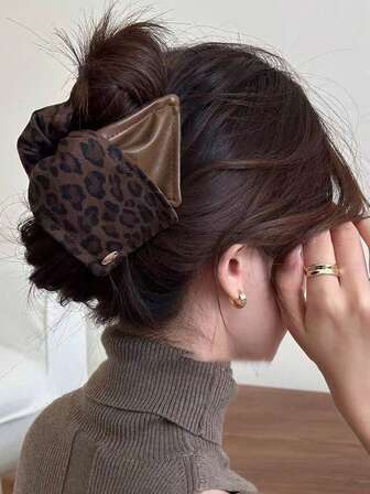 Retro Fashion Leather Leopard Print Patchwork Triangle Hair Clip, Stylish And Versatile Hair Accessory Elegant Claw Clips Causal Hair Claws