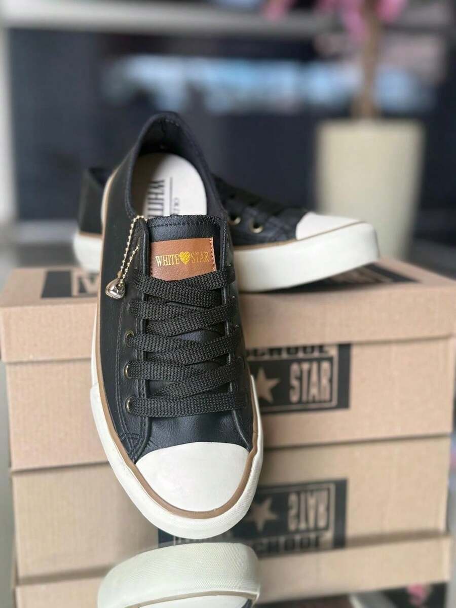 Women's Casual Sneakers With Heart Pendant | Flat, Non-Slip Sole - Comfort And Style - 黑色 - 查看 1