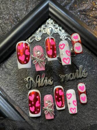 10 st handgjorda heltäckta fyrkantiga naglar akrylkit, rosa & vit & röd nagelkonst, 3D stereo rosett & hjärtformad ädelsten nageldekoration som täcker naglarna, handmålad rosröd nattlampa hjärtformad & prickig mönsterdesign, mycket lämplig för kvinnor och flickor att delta i temafester & ceremonier och vardags- & alla hjärtans dag-bärande, är en utmärkt present till kvinnor (innehåller: en bit gelélim och en friktionsremsa) Nageltillbehör