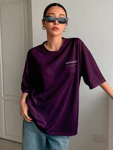 T-Shirt With "Perseverance" Print Lettering. Minimalist, Casual, Modern, Sophisticated, Simple, Basic, Summer, Oversized. - Burgundy - View 4