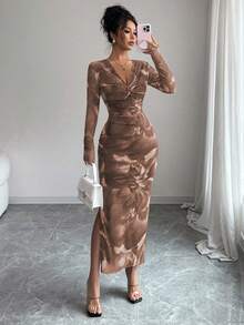 V领褶裥修身数码印花中长连衣裙，适合圣诞节、新年、日常穿着和约会。 - 咖啡 - 查看 6