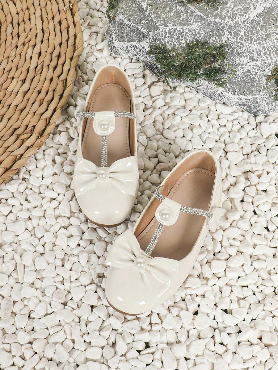 1 Pair Girls' Rhinestone Butterfly Flat Hook And Loop Princess Leather Shoes, Suitable For Spring And Autumn - Apricot - View 1