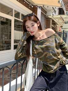 Sexy Camo Off-Shoulder Long Sleeve T-Shirt, Fitted Slim Rivet Personalized Exposed Shoulder Top, New Arrival Early Autumn Casual - Army Green - View 3