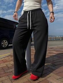 男士宽松休闲运动裤，百搭街头风慢跑裤，适合街头穿搭、日常休闲穿着、周末郊游、音乐节、社交聚会等各种场合。这款裤子是男士衣橱中必备的百搭单品，也是送给男友或丈夫的绝佳礼物。宽松运动裤，男士休闲运动裤，灰色宽松运动裤 - 黑色 - 查看 2