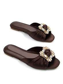 Sandal đế bằng thoải mái, mũi vuông, chất liệu satin, màu nâu sô cô la, đính đá lấp lánh toàn bộ, khóa kim loại trang trí, thích hợp cho nữ, đi hàng ngày và dự tiệc, phối hợp với trang phục mùa xuân hè. - Màu nâu Sô-cô-la - Xem 3