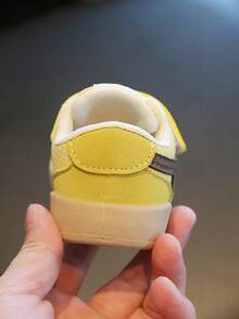 新款春秋季婴幼儿平底鞋，软底轻便功能鞋，男女童均可穿着，适合学步宝宝。 - 黃色 - 查看 3