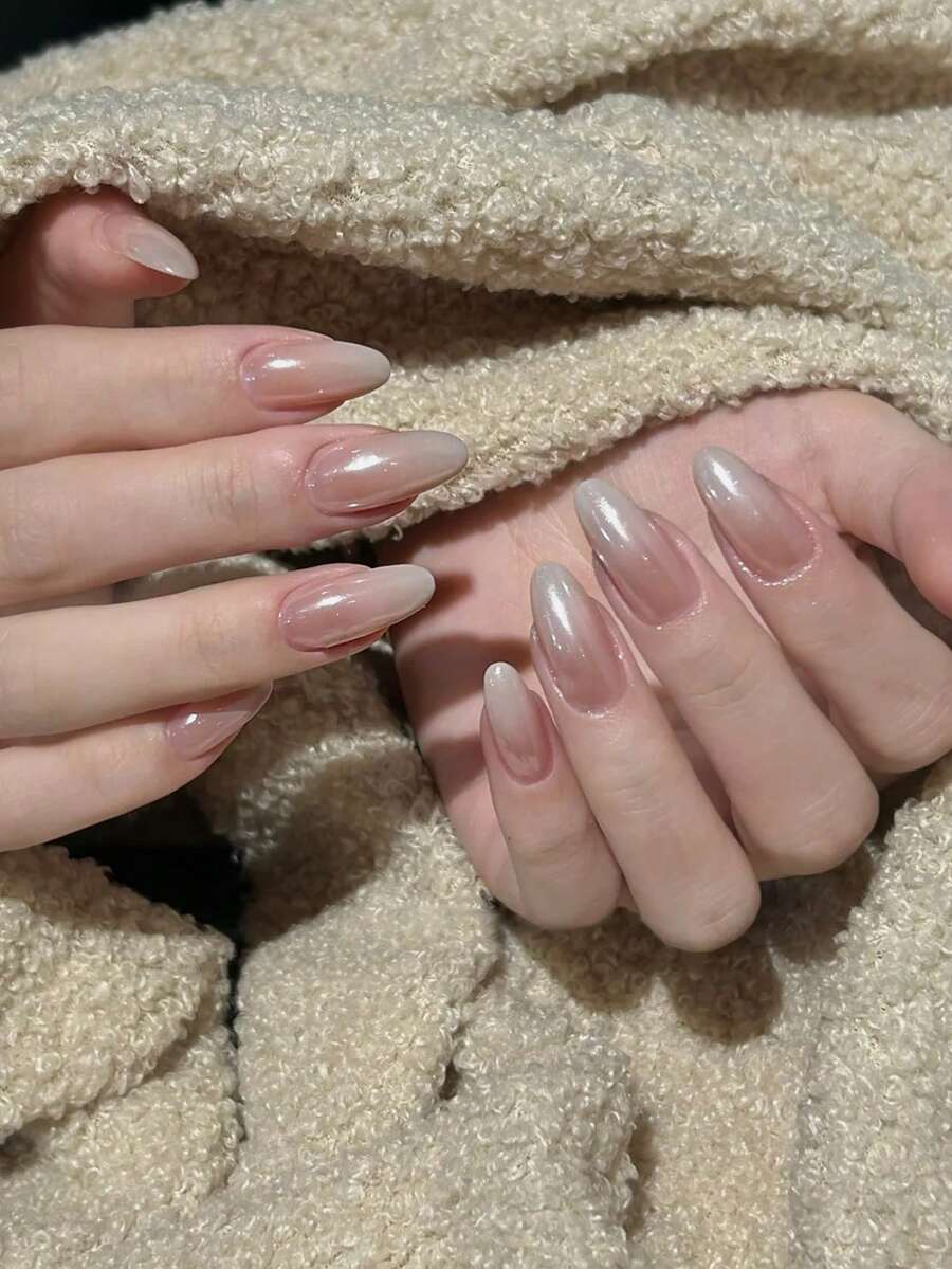 30片渐变杏仁形极简美甲贴纸，包含1个指甲锉和1瓶果冻凝胶指甲油