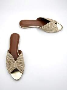 女士魅力十足的镶钻金色金属材质时尚舒适圆头露趾平底穆勒凉鞋，适合日常穿着和派对场合 - 金色 - 查看 4