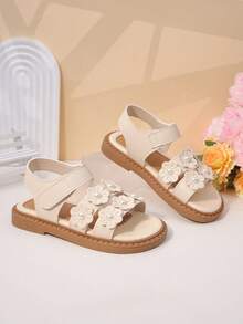 1双幼儿女童3D花朵珍珠装饰仿皮透气露趾踝带平底凉鞋，甜美公主风生日派对鞋 - 米色 - 查看 3