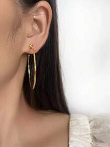 1 Pair Fashionable New Metal Large Hoop Earrings, Copper Earrings For Women, Clip-On Triangular Clamp, High-End Elegant Slimming Earrings Suitable For Women's Daily Wear, Holiday Gifts - Ear Clip - View 3