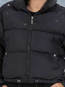 This Women's Winter Coat In Blue And Black Cotton With Long Sleeves And A Hood Features A Fitted Cut, Warm And Durable, Minimalist Yet Stylish. Crafted From Smooth Composite Fabric With Pockets, It Offers Both A Fashionable Look And A Touch Of Elegance For Going Out. Perfect For Romantic Date Nights And Valentine's Day Sweets, Commuting, And Professional Business Wear. It's Slimming And Versatile For Vacations And Back To School. A Y2K-Inspired Street Style, It's Perfect For Meetings, Dates, Beach Vacations, Loungewear, And Travel. Unisex Style, Matching Outfits For Couples And Families. Versatile For Travel, Music Festivals, Concerts, Commuting, And Everyday Wear With Attitude. Perfect For Back-To-School Parties, Birthdays, Fitness, The Office, The Start Of The Semester, And Valentine's Day. - 黑色 - 查看 8