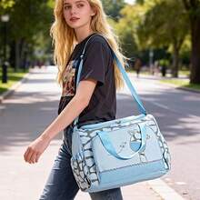 حقيبة أم ذات طراز أنيق مطرزة بنمط الزرافة للكتف؛ حقيبة حفاضات متعددة الوظائف وكبيرة السعة للسفر والخارج، بطراز متقاطع الجسم؛ مع أقسام متعددة وفتحة كبيرة للحمل باليد حقيبة حفاضات - أزرق فاتح اللون - مشاهدة 3