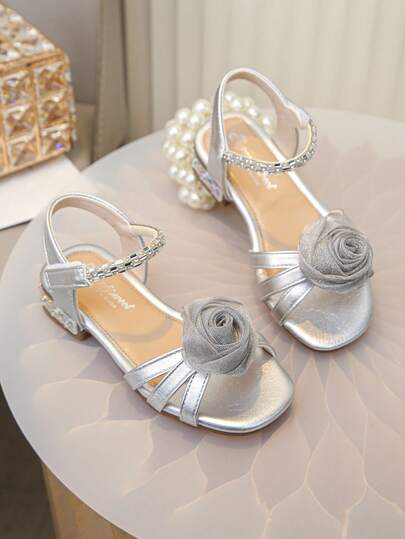 女童花朵装饰凉鞋，平底夏季鞋，适合婚礼和派对穿着