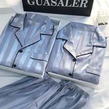 1 Juego de conjunto de salón elegante para mujer, pijama de camisa y pantalones de manga larga con botones a rayas de satén de talla grande - 1 juego rosa - Ver 5