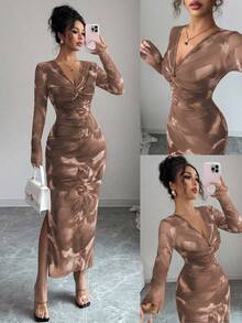 V领褶裥修身数码印花中长连衣裙，适合圣诞节、新年、日常穿着和约会。 - 咖啡 - 查看 1