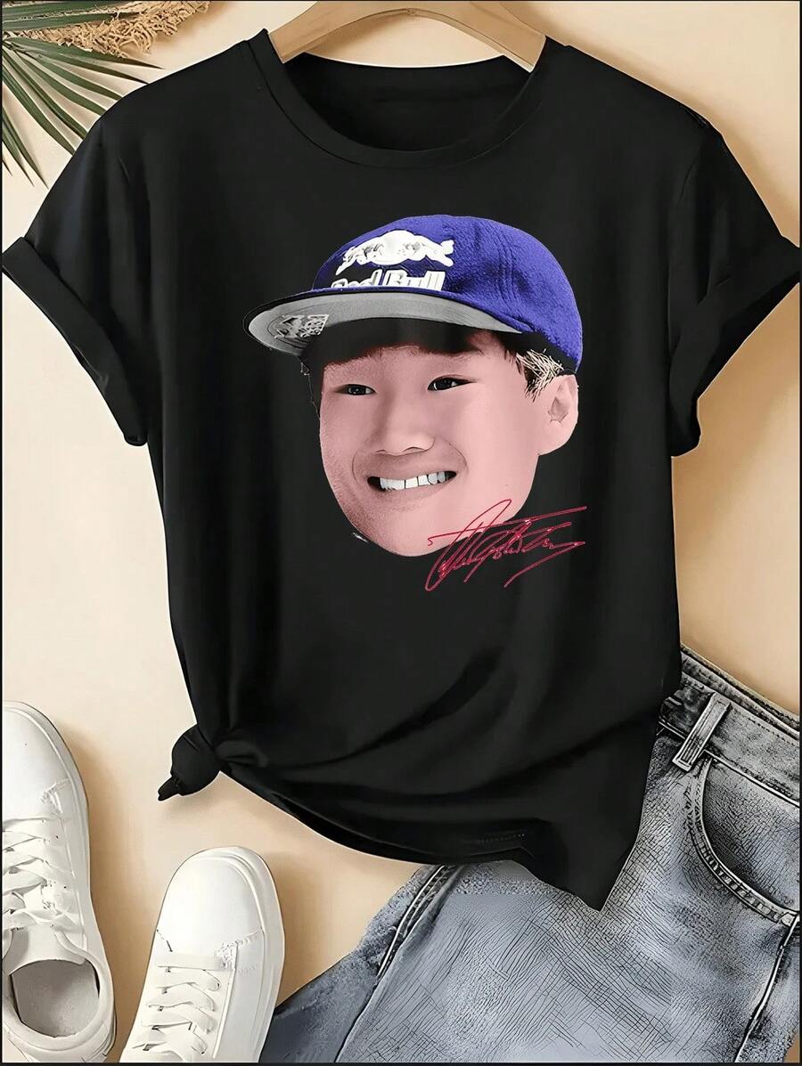 2025Verstappen Red Bull T-Shirt, Max Fan, F1 Unisex Tee, Motorsport Racing Merch, Birthday Gift For Son, Boyfriend, Dad, Niece,Motorsport F1 Theme Max "VER 1" Verstappen Racing Stripe Print Crew Neck T-Shirt, White "VER 1" Lettering With Red, White, Blue Racing Stripes And Checkered Accents Verstappen Design, Short Sleeve Casual Sporty Style Garment Suitable For Spring Summer, Machine Washable, For Daily Wear, F1 Formula Max Races And Red Bull Team Fan GatheringsCasual Daily Wear - 黑色 24 - 查看 1