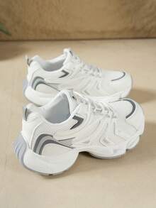 女士新款休闲运动鞋，透气网面厚底坡跟系带轻便百搭时尚运动鞋，白色/灰色，适合所有季节，运动休闲鞋 - 白色 - 查看 11