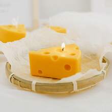 Vela Perfumada em Formato de Queijo Feita à Mão, Decoração Aromática Criativa para Casa e Lembrança, Vela Escultural Única para Cozinha, Café, Decoração de Festa, Perfeita para Amantes de Comida, Amigos, Entusiastas de Decoração Doméstica em Aniversário, Inauguração da Casa, Natal