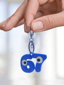 1个可爱的67伙伴钥匙扣，眼睛表情丰富 - 多种颜色可选，67伙伴钥匙扣，耐用塑料材质，可用于包包、背包或收藏展示，趣味设计，钥匙扣配件，精细雕刻，67脑残粉，67装饰品，六七周边礼品，六七小摆件，男女皆宜，圣诞礼物，派对小礼物，可用于钱包、汽车，非常适合挂在背包和车钥匙上。 - 彩色 - 查看 7